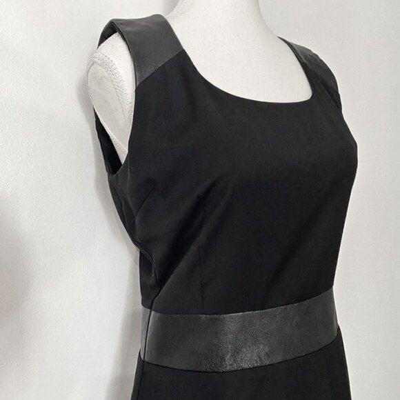 Elegant Black Midi Dress - Picture 4 of 9